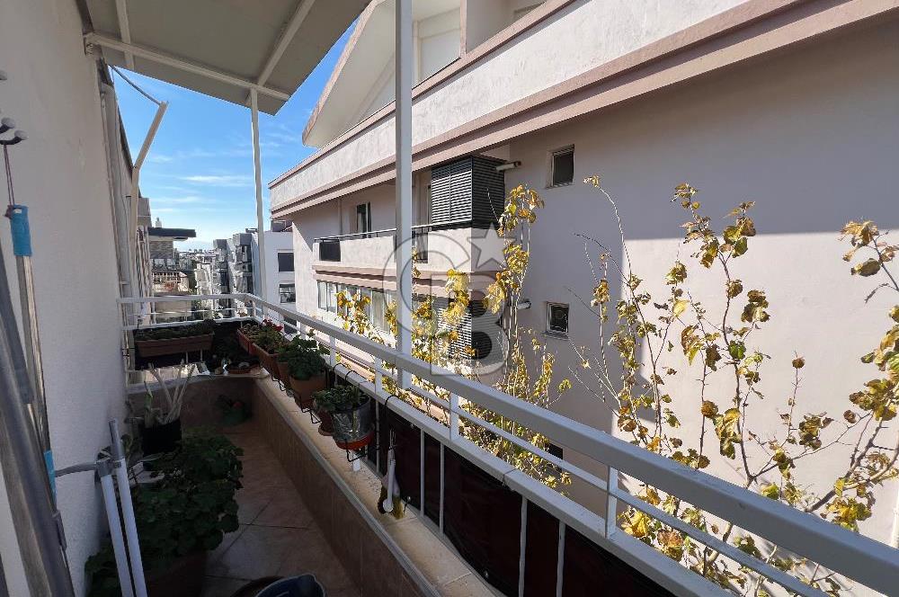 Karşıyaka Donanmacı'da Geniş Teraslı 2+1 Daire 