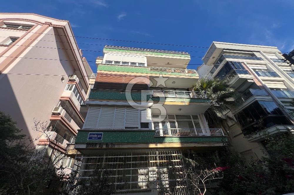 Karşıyaka Donanmacı'da Geniş Teraslı 2+1 Daire 