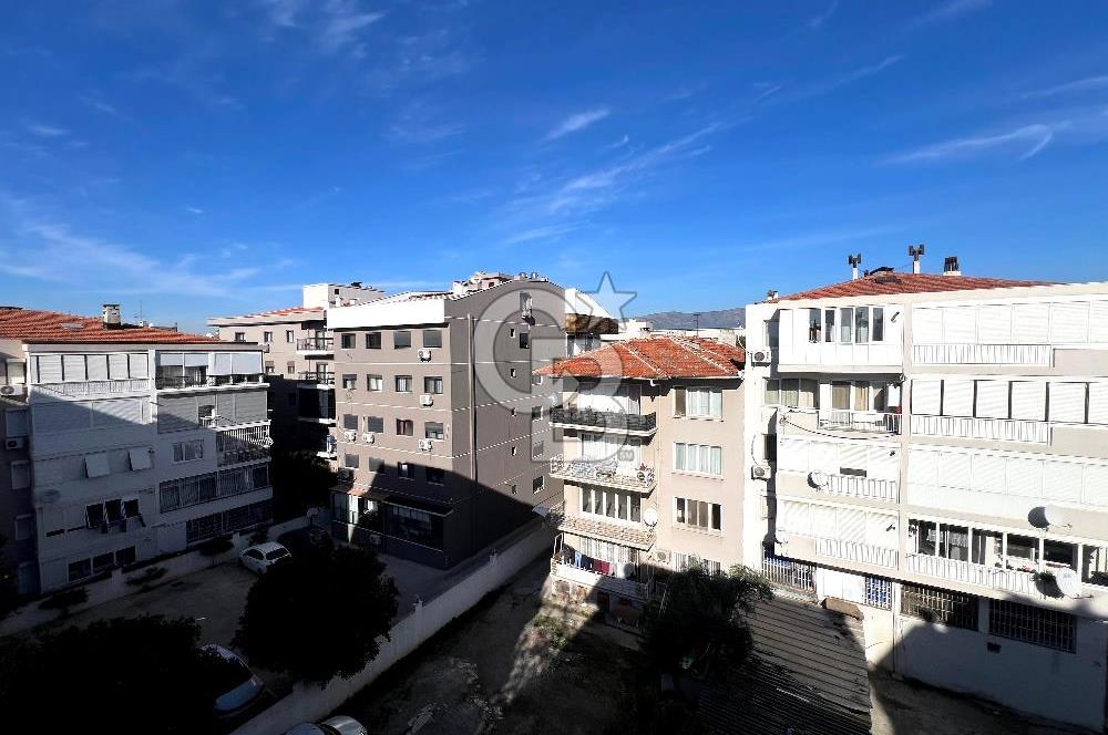 Karşıyaka Donanmacı'da Geniş Teraslı 2+1 Daire 