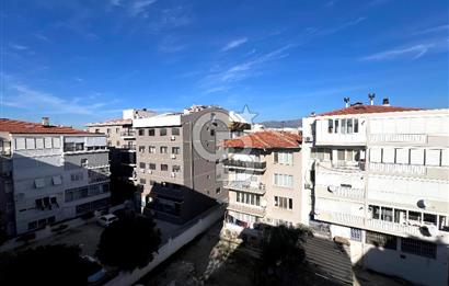 Karşıyaka Donanmacı'da Geniş Teraslı 2+1 Daire 