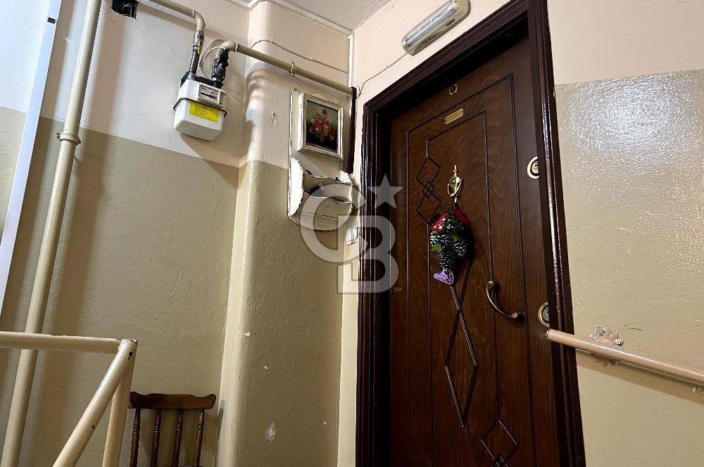 Karşıyaka Donanmacı'da Geniş Teraslı 2+1 Daire 