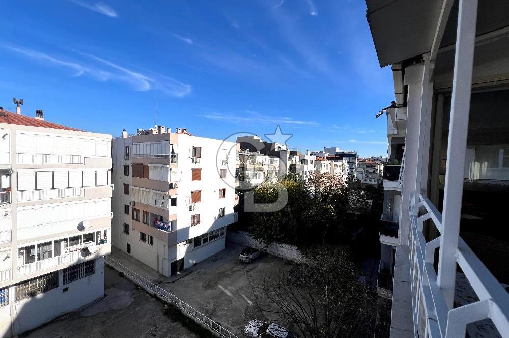 Karşıyaka Donanmacı'da Geniş Teraslı 2+1 Daire 