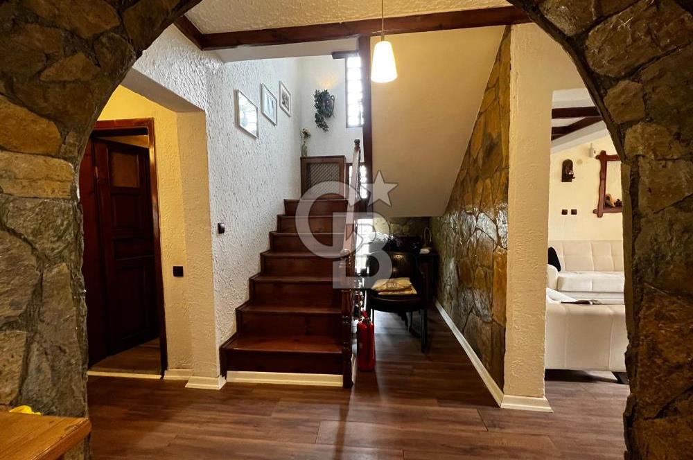 SAPANCADA YEŞİLLİKLER İÇERİSİNDE TRİPLEKS 4+1 EŞYALI VİLLA