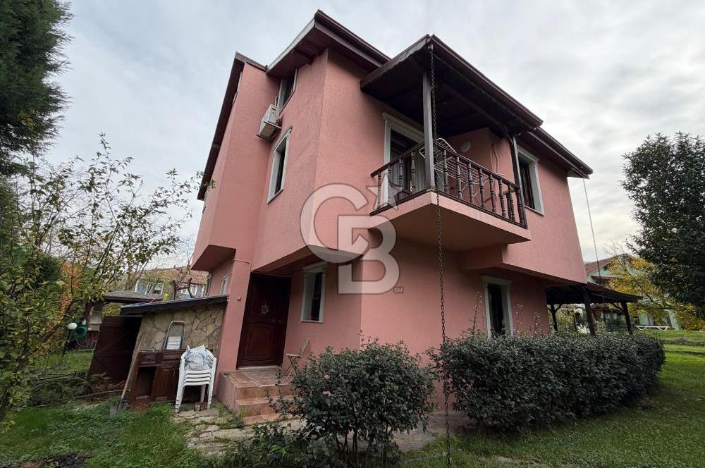 SAPANCADA YEŞİLLİKLER İÇERİSİNDE TRİPLEKS 4+1 EŞYALI VİLLA