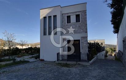 ORTAKENT’TE  SATILIK TAM MÜSTAKİL HAVUZLU VİLLA