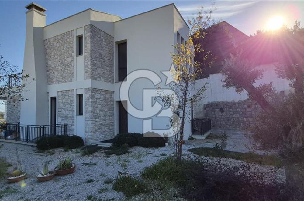 ORTAKENT’TE  SATILIK TAM MÜSTAKİL HAVUZLU VİLLA