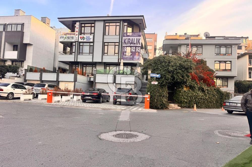 ANKARA UĞUR MUMCU CAD. TABELA DEĞERİ YÜKSEK KİRALIK 3 KATLI OFİS