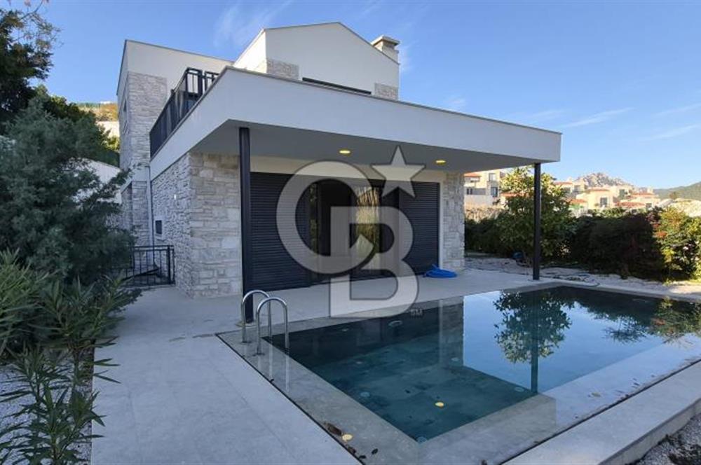 ORTAKENT’TE  SATILIK TAM MÜSTAKİL HAVUZLU VİLLA