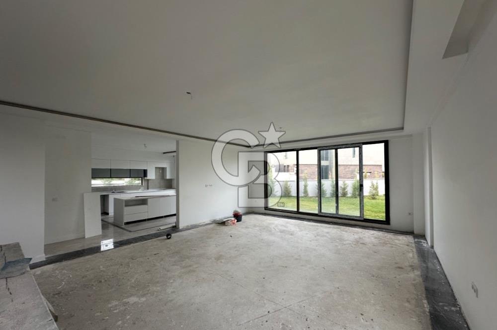 KARŞIYAKA'DA SİTE İÇİNDE PEYZAJI YAPILMIŞ LÜKS VİLLA!