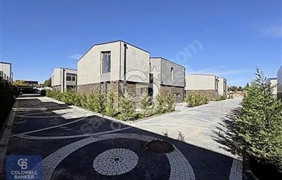 KARŞIYAKA'DA SİTE İÇİNDE PEYZAJI YAPILMIŞ LÜKS VİLLA!