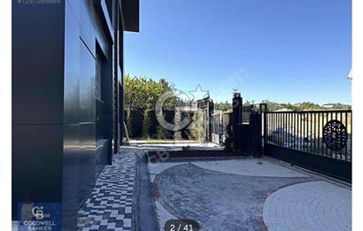 "HACILARDA,GÖL MANZARALI ,SİZE ÖZEL DİZAYN FIRSATI SUNAN VİLLA!"