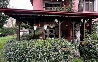 SAPANCADA YEŞİLLİKLER İÇERİSİNDE TRİPLEKS 4+1 EŞYALI VİLLA