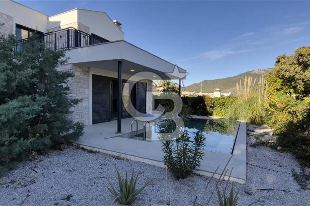 ORTAKENT’TE  SATILIK TAM MÜSTAKİL HAVUZLU VİLLA