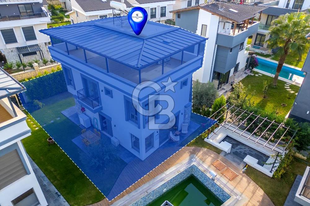 SIĞACIKTA BUTİK SİTEDE EŞYALI SATILIK VİLLA