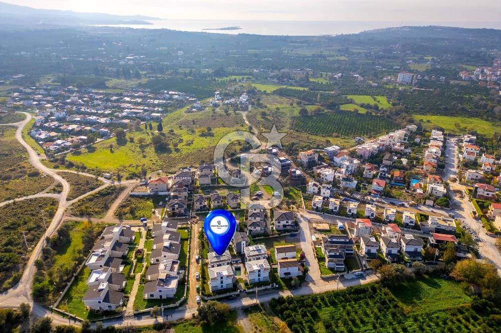 SIĞACIKTA BUTİK SİTEDE EŞYALI SATILIK VİLLA