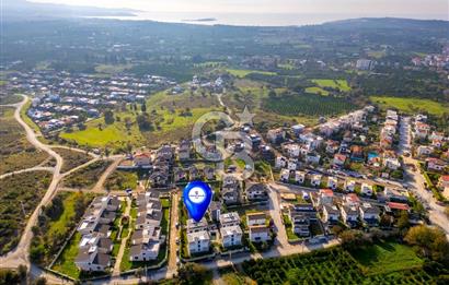 SIĞACIKTA BUTİK SİTEDE EŞYALI SATILIK VİLLA