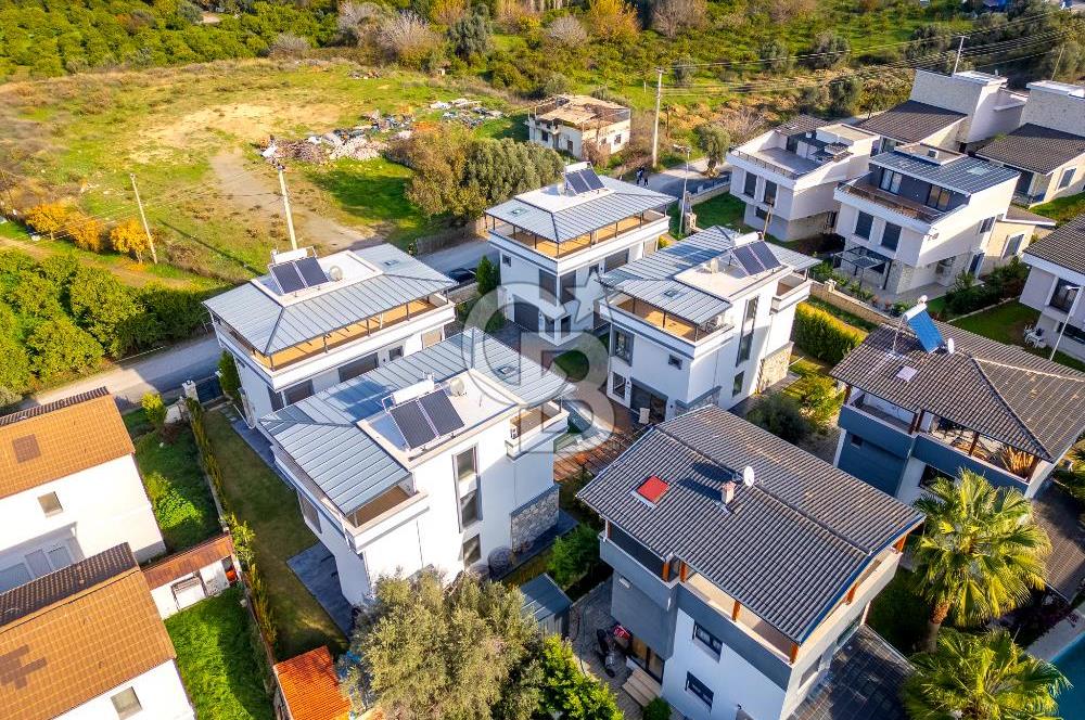 SIĞACIKTA BUTİK SİTEDE EŞYALI SATILIK VİLLA