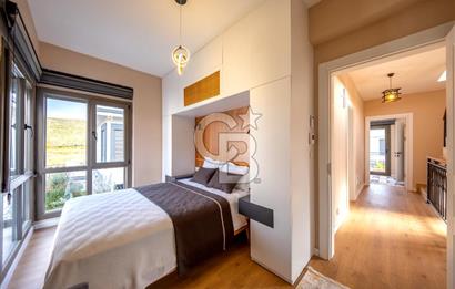 SIĞACIKTA BUTİK SİTEDE EŞYALI SATILIK VİLLA