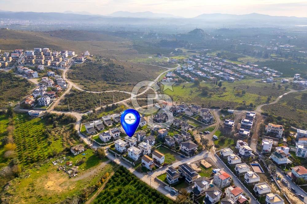 SIĞACIKTA BUTİK SİTEDE EŞYALI SATILIK VİLLA