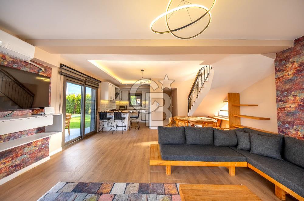 SIĞACIKTA BUTİK SİTEDE EŞYALI SATILIK VİLLA