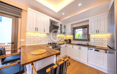 SIĞACIKTA BUTİK SİTEDE EŞYALI SATILIK VİLLA