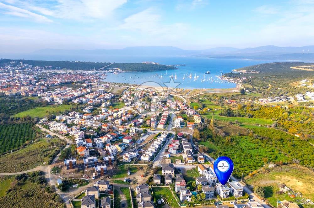 SIĞACIKTA BUTİK SİTEDE EŞYALI SATILIK VİLLA