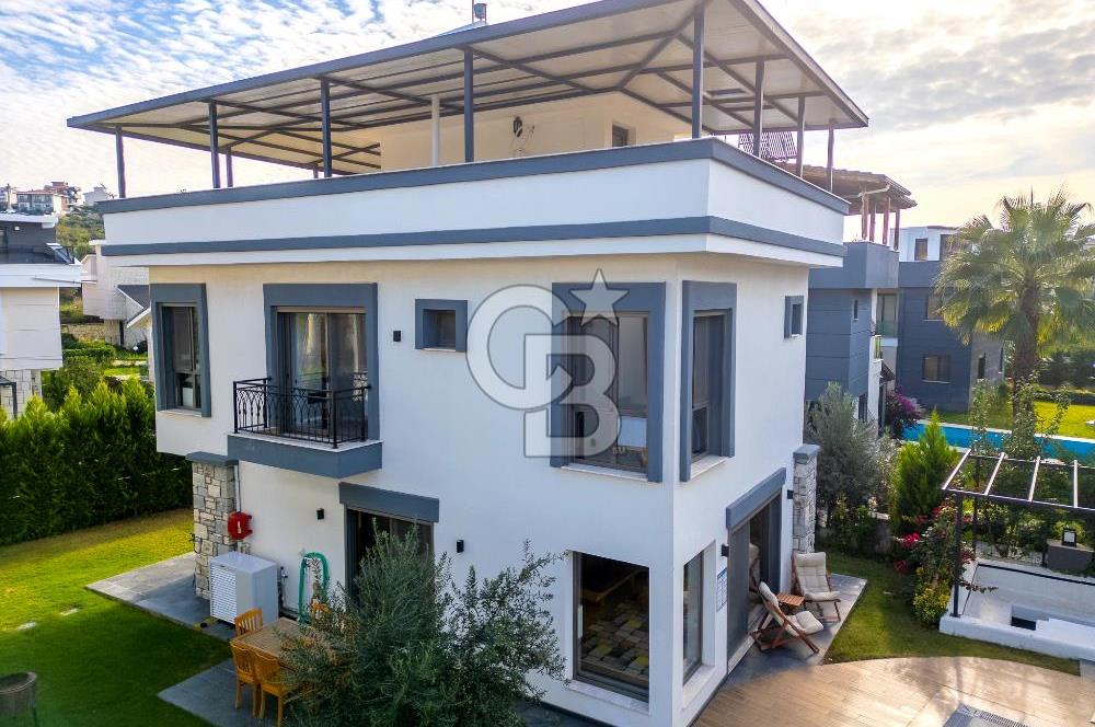 SIĞACIKTA BUTİK SİTEDE EŞYALI SATILIK VİLLA