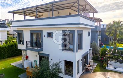 SIĞACIKTA BUTİK SİTEDE EŞYALI SATILIK VİLLA