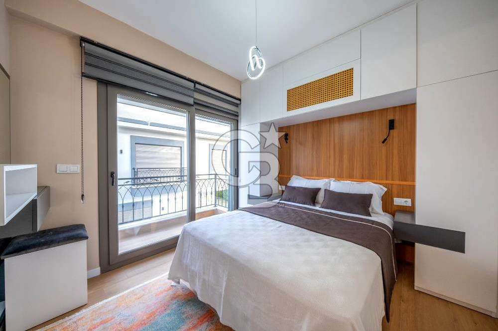 SIĞACIKTA BUTİK SİTEDE EŞYALI SATILIK VİLLA