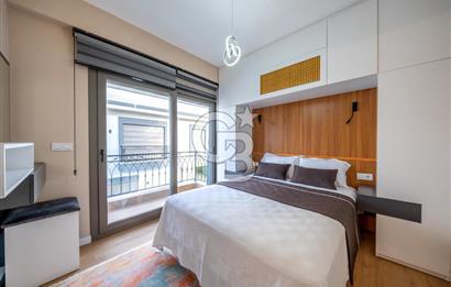 SIĞACIKTA BUTİK SİTEDE EŞYALI SATILIK VİLLA