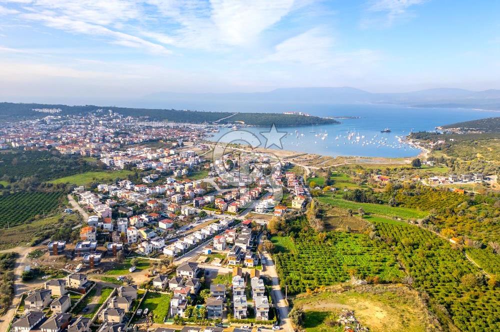 SIĞACIKTA BUTİK SİTEDE EŞYALI SATILIK VİLLA