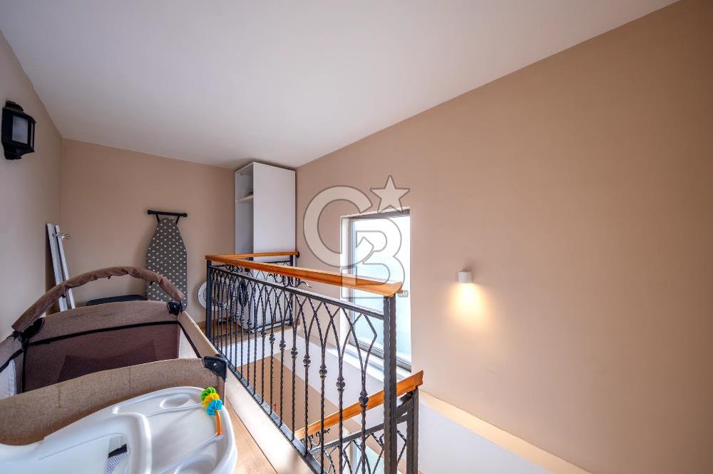 SIĞACIKTA BUTİK SİTEDE EŞYALI SATILIK VİLLA