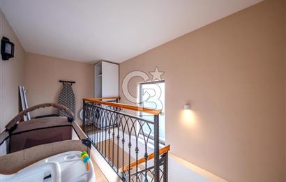 SIĞACIKTA BUTİK SİTEDE EŞYALI SATILIK VİLLA