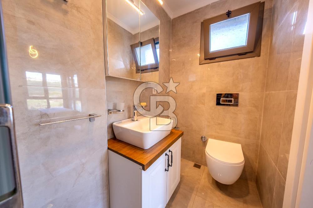 SIĞACIKTA BUTİK SİTEDE EŞYALI SATILIK VİLLA