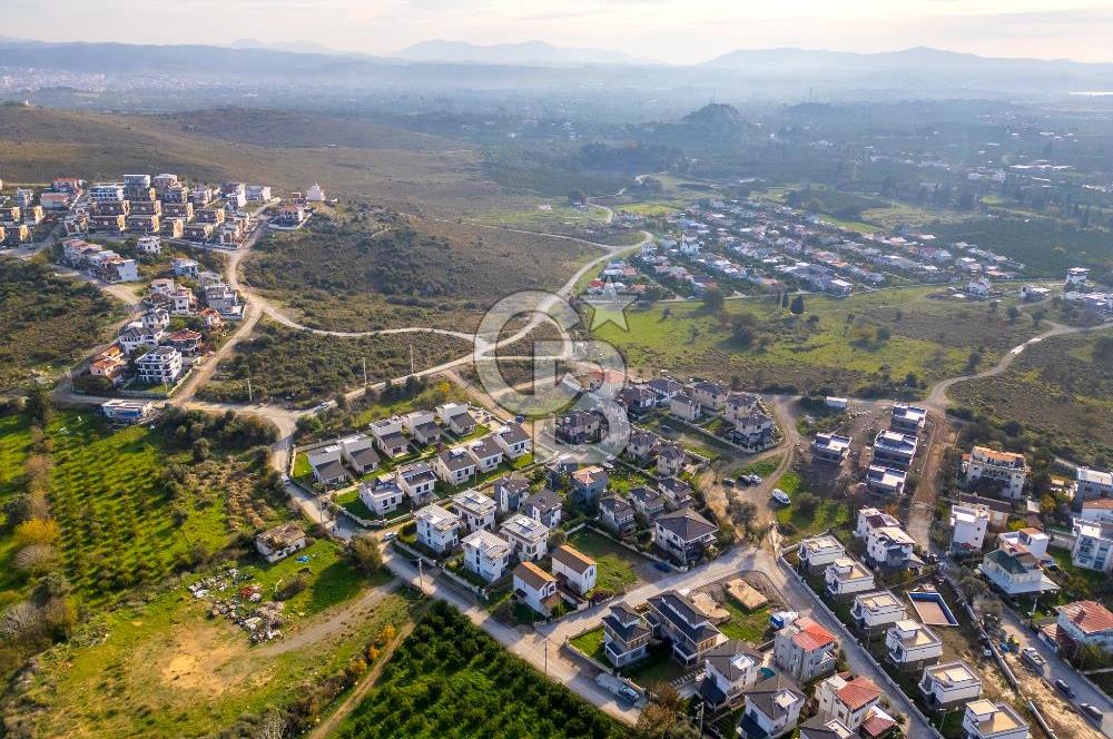 SIĞACIKTA BUTİK SİTEDE EŞYALI SATILIK VİLLA