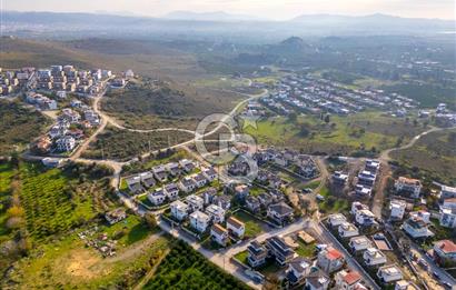 SIĞACIKTA BUTİK SİTEDE EŞYALI SATILIK VİLLA