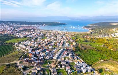 SIĞACIKTA BUTİK SİTEDE EŞYALI SATILIK VİLLA