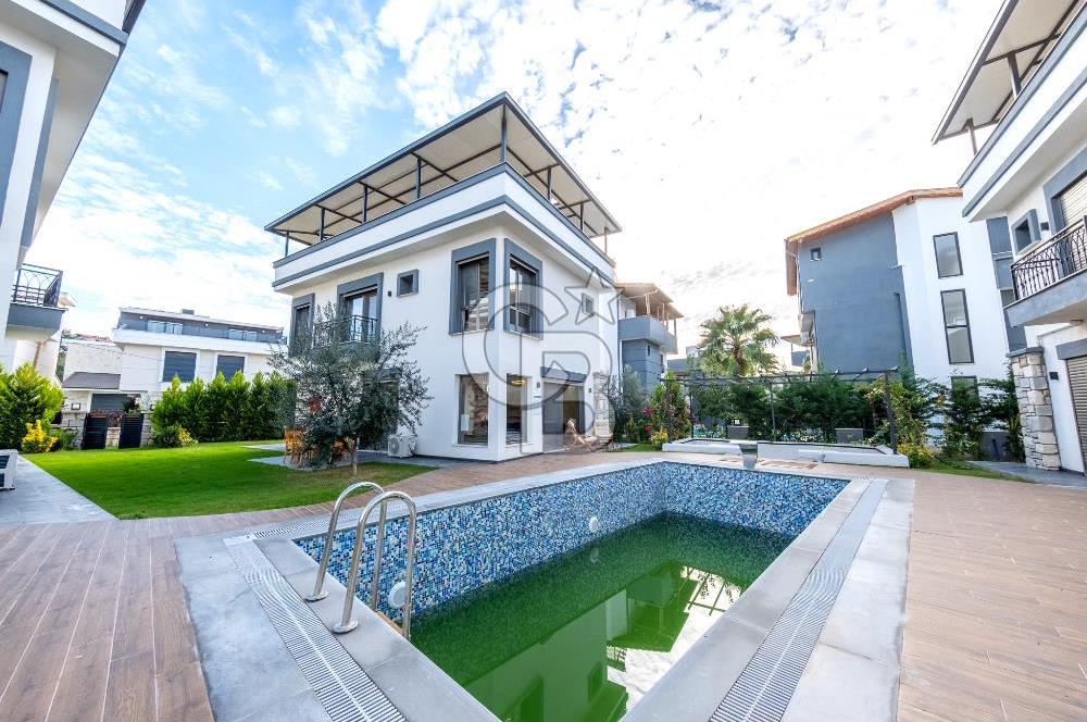 SIĞACIKTA BUTİK SİTEDE EŞYALI SATILIK VİLLA