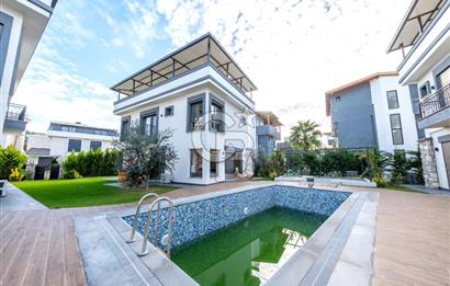 SIĞACIKTA BUTİK SİTEDE EŞYALI SATILIK VİLLA