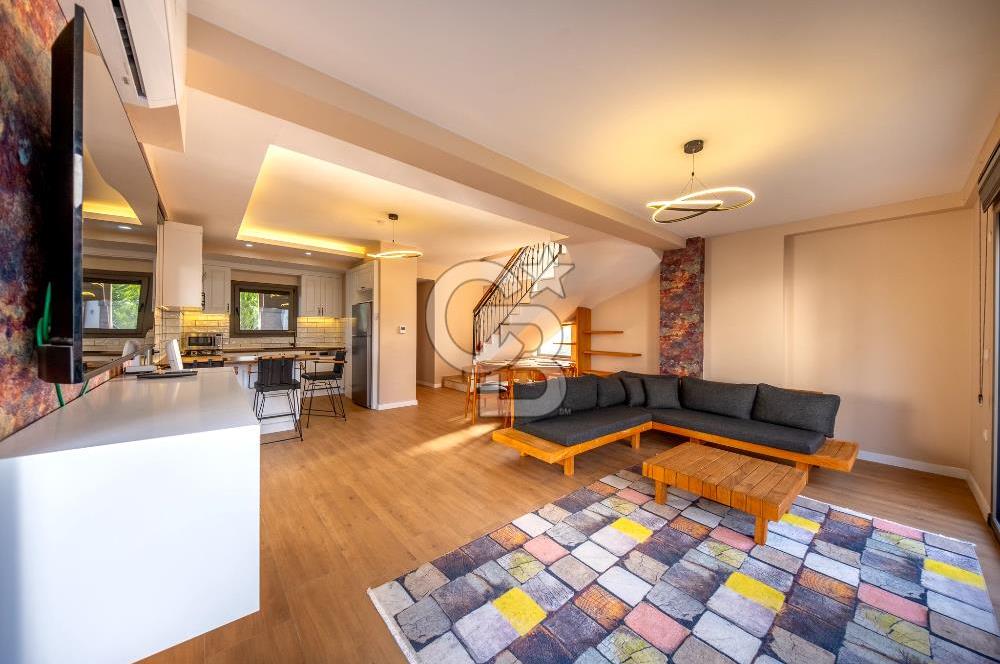 SIĞACIKTA BUTİK SİTEDE EŞYALI SATILIK VİLLA