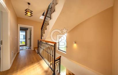 SIĞACIKTA BUTİK SİTEDE EŞYALI SATILIK VİLLA