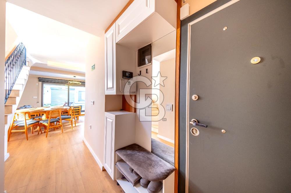 SIĞACIKTA BUTİK SİTEDE EŞYALI SATILIK VİLLA