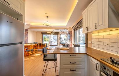 SIĞACIKTA BUTİK SİTEDE EŞYALI SATILIK VİLLA