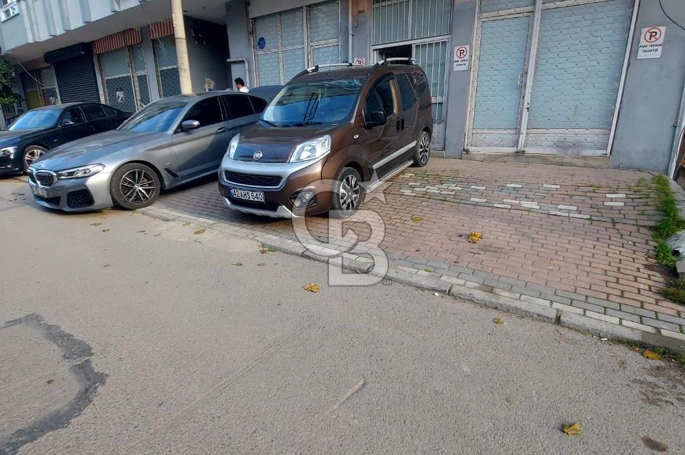 ÇAYIROVA YENİMAHALLE ÜST GEÇİDİNİN KARŞISINDA 5 DÜKKANLIK İŞYERİ