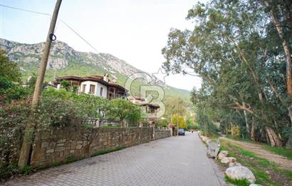 Akyaka Azmak Nehri Kenarında Satılık Villa