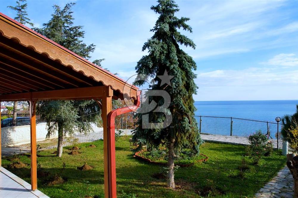 Önü Kapanmaz Deniz Manzaralı Köşe Parsel Satılık Müstakil Villa