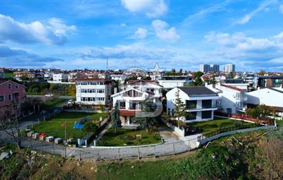 Önü Kapanmaz Deniz Manzaralı Köşe Parsel Satılık Müstakil Villa