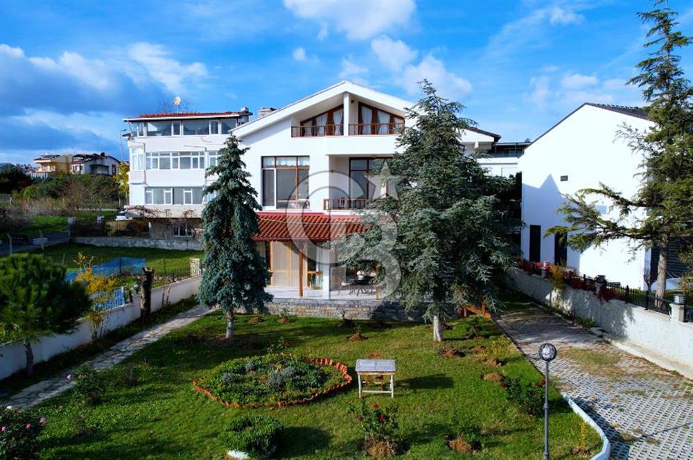 Önü Kapanmaz Deniz Manzaralı Köşe Parsel Satılık Müstakil Villa