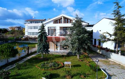 Önü Kapanmaz Deniz Manzaralı Köşe Parsel Satılık Müstakil Villa