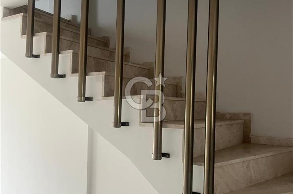 izmir Eskifoça Kazımdirik'de Yılın son fırsatı Köşe Dubleks Villa